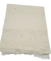 A touch of elegance, ethereal shawl, Blanca de Blanc